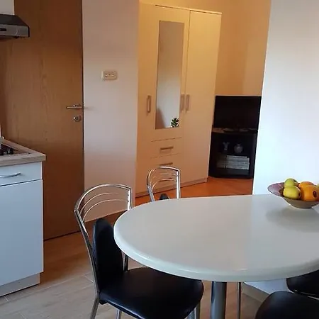 Lägenhet Apartman Lena